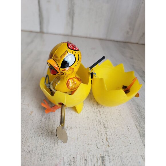 Vintage wind up hatching egg chick mechanical chicken baby hopping Easter decor - Picture 8 of 9